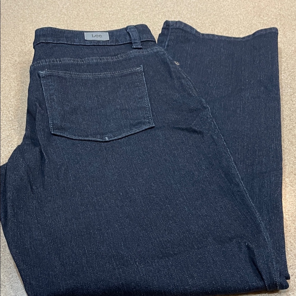 Lee Women’s Size 8 Stretch Deep Indigo Relaxed Jeans
